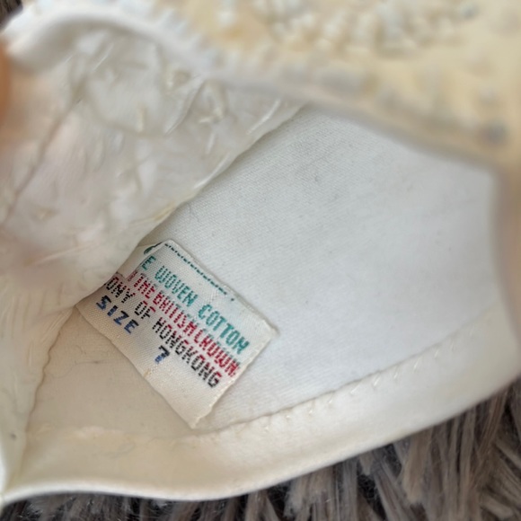 VTG 1950’s dead stock white beaded gloves - Picture 3 of 6
